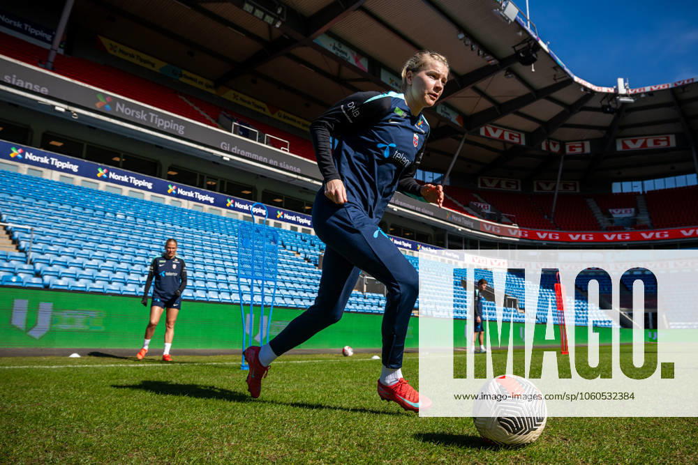 Ada Hegerberg of the Norwegian women s national football team during a training session on April 2, 2025 in Oslo Photo Vegard Grott BILDBYRAN kod VG VG0738 bbeng fotboll football soccer fotball norge norway women dam nations league träning practice training trening