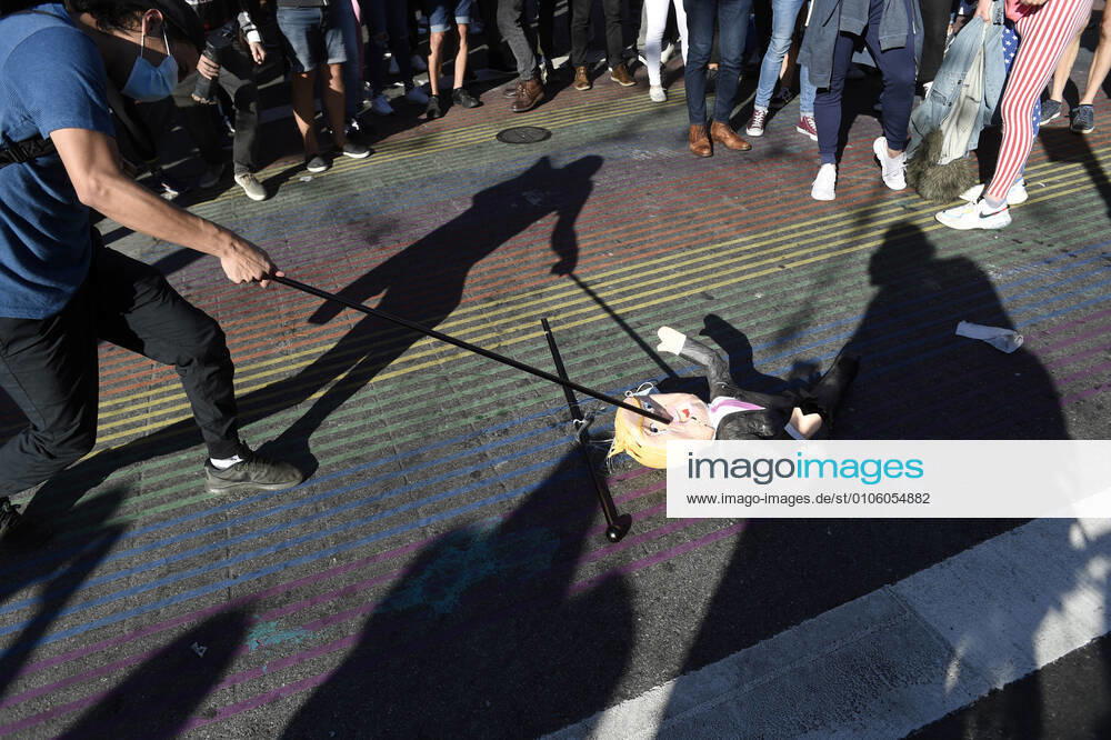 San Francisco, California - Hundreds of San Franciscans held an impromptu street party in the Castro District Saturday after news agencies called the US presidential election for Joe Biden. San Francisco USA - ZUMAw332 20201107_zap_w332_018