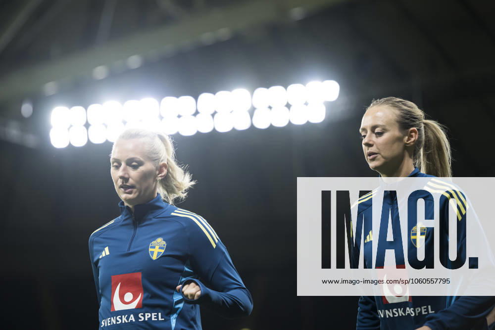 Stina Blackstenius and Amanda Ilestedt of the Swedish women s national football team at a training session ahead of the Women s Nations League on April 3, 2025 in Stockholm Photo Maxim ThorÃ BILDBYRAN kod MT MT0791 fotboll football soccer fotball nations league uefa womens nations league träning practice training sverige sweden dam bbeng