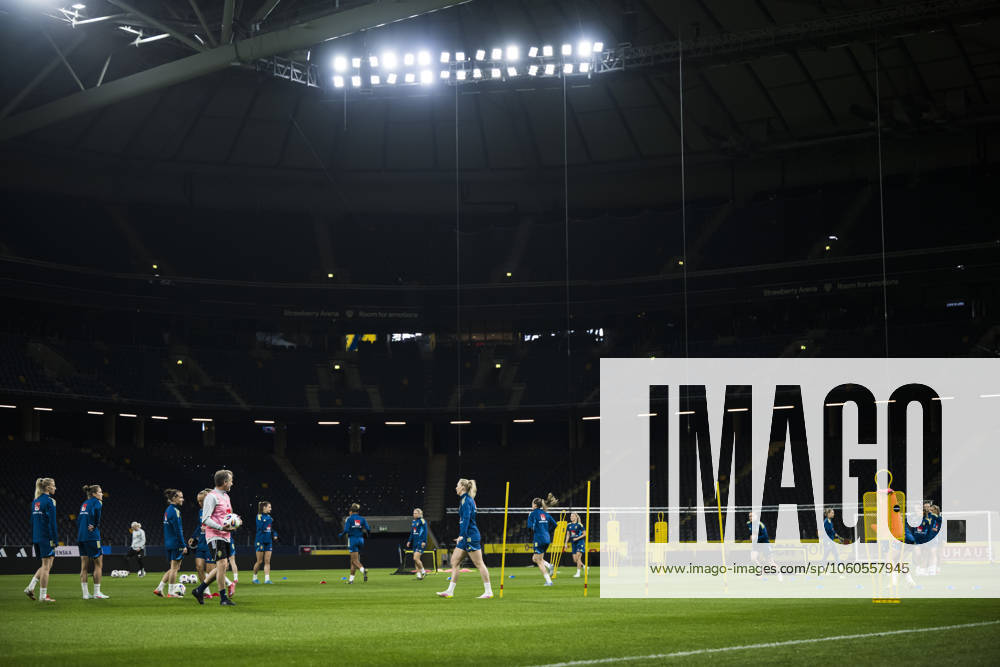 Players of the Swedish women s national football team at a training session ahead of the Women s Nations League on April 3, 2025 in Stockholm Photo Maxim ThorÃ BILDBYRAN kod MT MT0791 fotboll football soccer fotball nations league uefa womens nations league träning practice training sverige sweden dam bbeng