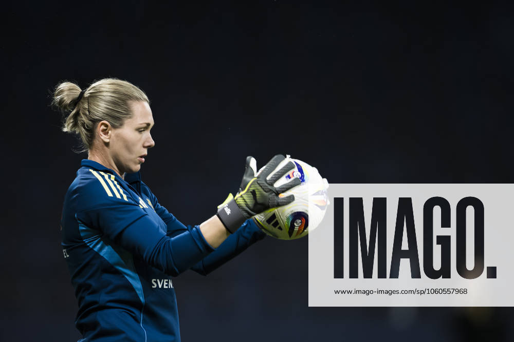 Goalkeeper Jennifer Falk of the Swedish women s national football team at a training session ahead of the Women s Nations League on April 3, 2025 in Stockholm Photo Maxim Thorà BILDBYRAN kod MT MT0791 fotboll football soccer fotball nations league uefa womens nations league träning practice training sverige sweden dam bbeng