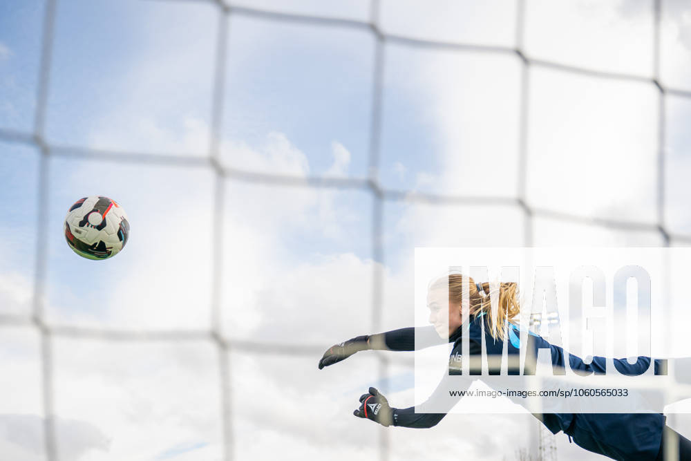 Goalkeeper Selma Panengstuen of the Norwegian women s national football team during a training session on April 3, 2025 in Reykjavik Photo Vegard Grott BILDBYRAN kod VG VG0740 bbeng fotboll football soccer fotball norge norway women dam nations league träning practice training trening