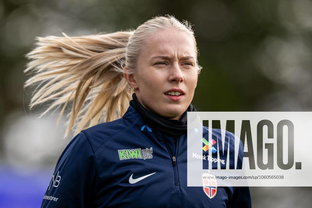 Thea Bjelde of the Norwegian women s national football team during a training session on April 3, 2025 in Reykjavik Photo Vegard Grott BILDBYRAN kod VG VG0740 bbeng fotboll football soccer fotball norge norway women dam nations league träning practice training trening