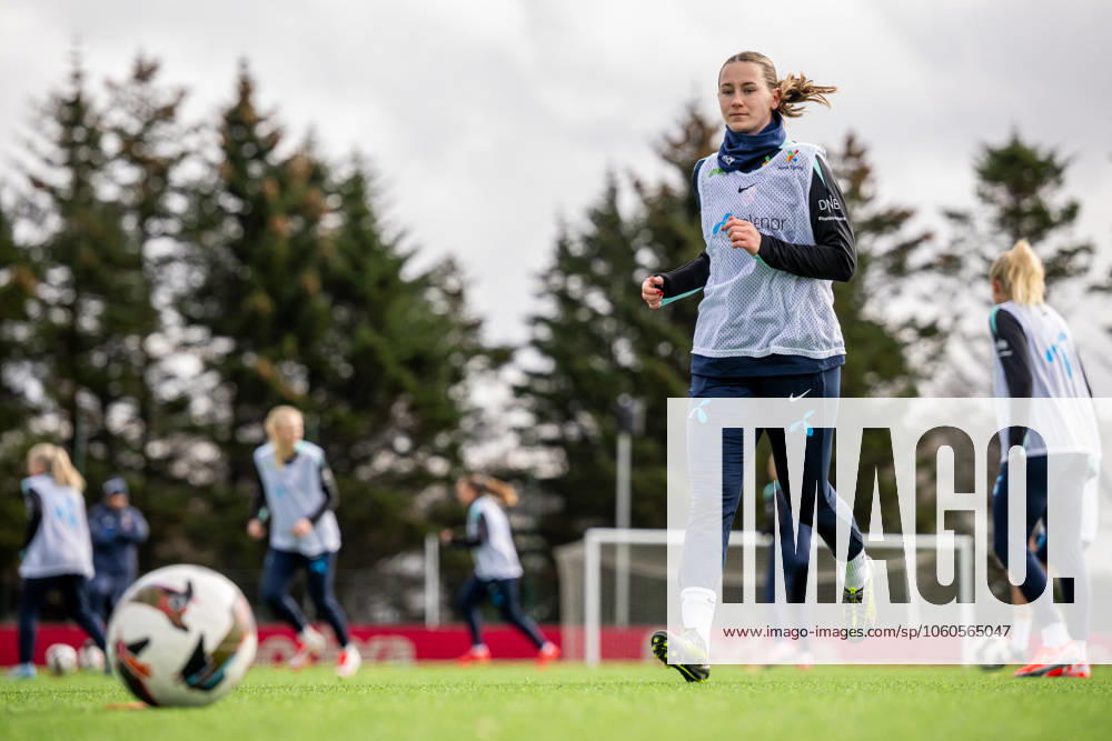Elisabeth Terland of the Norwegian women s national football team during a training session on April 3, 2025 in Reykjavik Photo Vegard Grott BILDBYRAN kod VG VG0740 bbeng fotboll football soccer fotball norge norway women dam nations league träning practice training trening