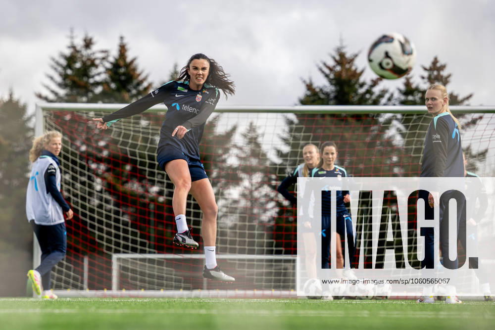 Ingrid Syrstad Engen of the Norwegian women s national football team during a training session on April 3, 2025 in Reykjavik Photo Vegard Grott BILDBYRAN kod VG VG0740 bbeng fotboll football soccer fotball norge norway women dam nations league träning practice training trening