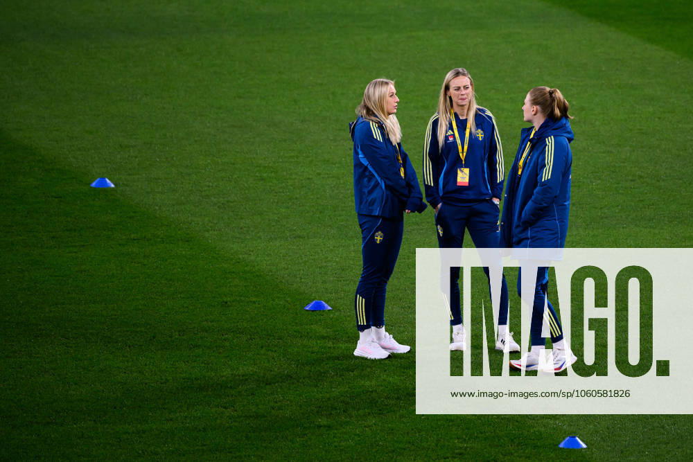 Stina Blackstenius and Amanda Ilestedt of Sweden ahead of the UEFA Women s Nations League football match between Sweden and Italy on April 4, 2025 in Stockholm Photo Simon Hastegard BILDBYRAN code SH EW0513 fotboll football soccer fotball nations league uefa womens nations league sverige sweden italien italy dam bbeng