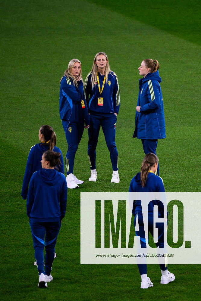 Stina Blackstenius and Amanda Ilestedt of Sweden ahead of the UEFA Women s Nations League football match between Sweden and Italy on April 4, 2025 in Stockholm Photo Simon Hastegard BILDBYRAN code SH EW0513 fotboll football soccer fotball nations league uefa womens nations league sverige sweden italien italy dam bbeng
