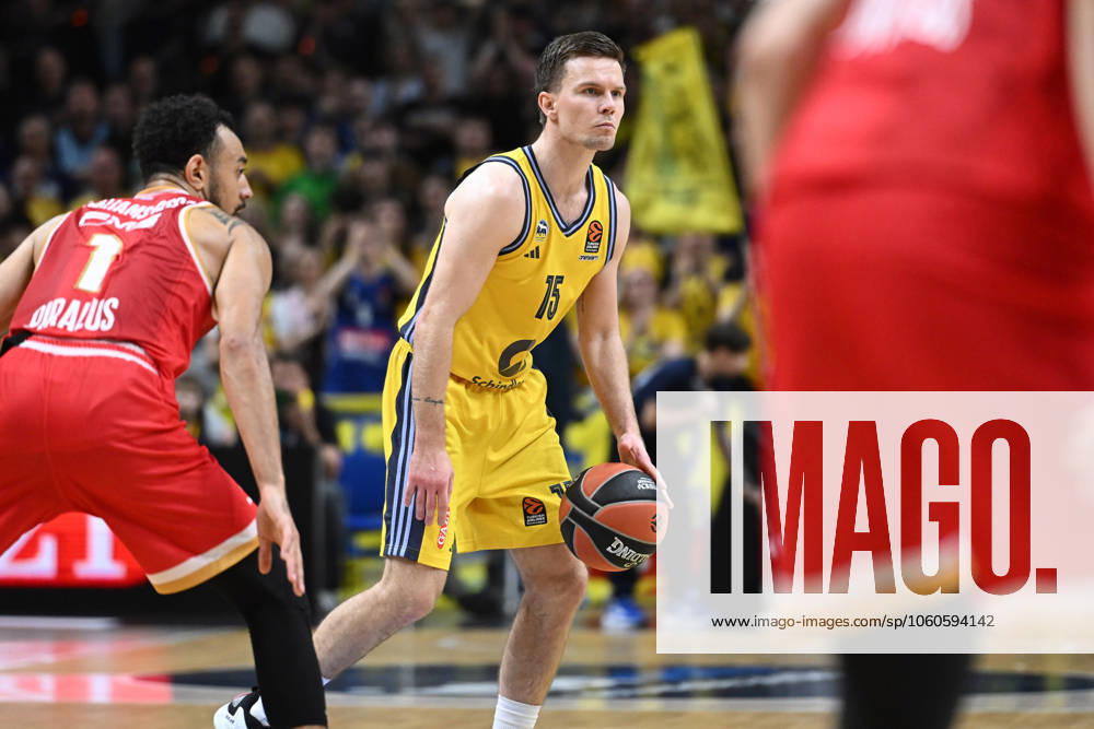 Martin Hermannsson ALBA Berlin, 15 GER, ALBA Berlin v Olympiacos Piraeus, basketball, EuroLeague, 2024 2025 season, 33 Matchday, 04 04 2025 GER, ALBA Berlin v Olympiacos Piraeus, basketball, EuroLeague, 2024 2025 season, 33 Matchday, 04 04 2025 Berlin