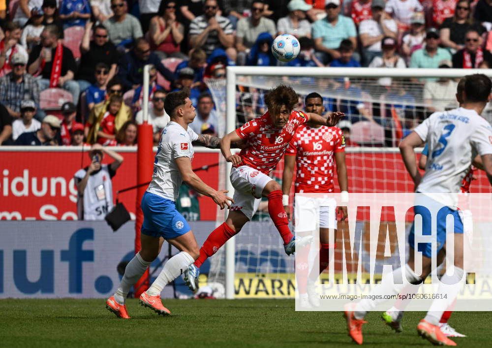 Soccer 1 Bundesliga, FSV Mainz 05 Holstein Kiel v l Nicolai Remberg Holstein Kiel , Kaishu Sano 1 FSV Mainz 05