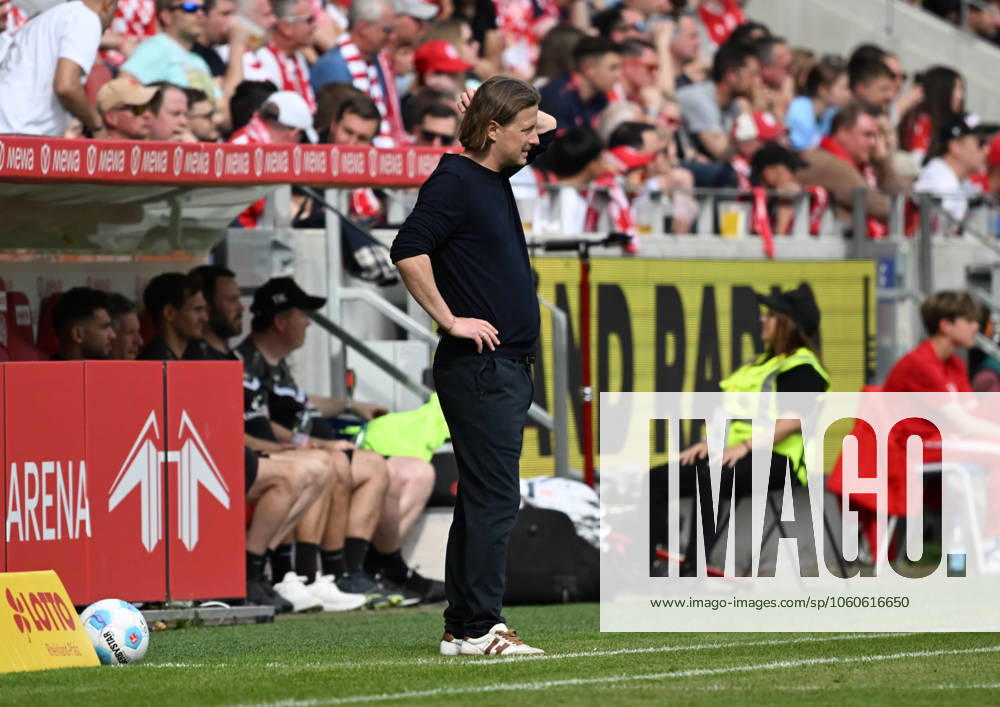 Soccer 1 Bundesliga, FSV Mainz 05 Holstein Kiel v l Bo Henriksen Head Coach 1 FSV Mainz 05