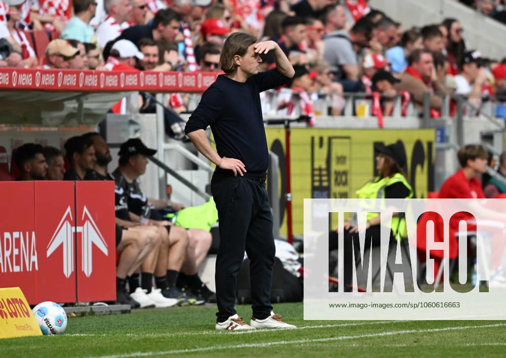 Soccer 1 Bundesliga, FSV Mainz 05 Holstein Kiel v l Bo Henriksen Head Coach 1 FSV Mainz 05
