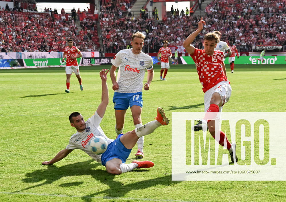 Fussball 1 Bundesliga, FSV Mainz 05 Holstein Kiel v l Marco Komenda Holstein Kiel and Timo Becker Holstein Kiel cannot prevent the 1 1 by Nelson Weiper 1 FSV Mainz 05 DFLB REGULATIONS PROHIBIT ANY USE OF PHOTOGRAPHS as IMAGE SEQUENCES and or QUASI VIDEO
