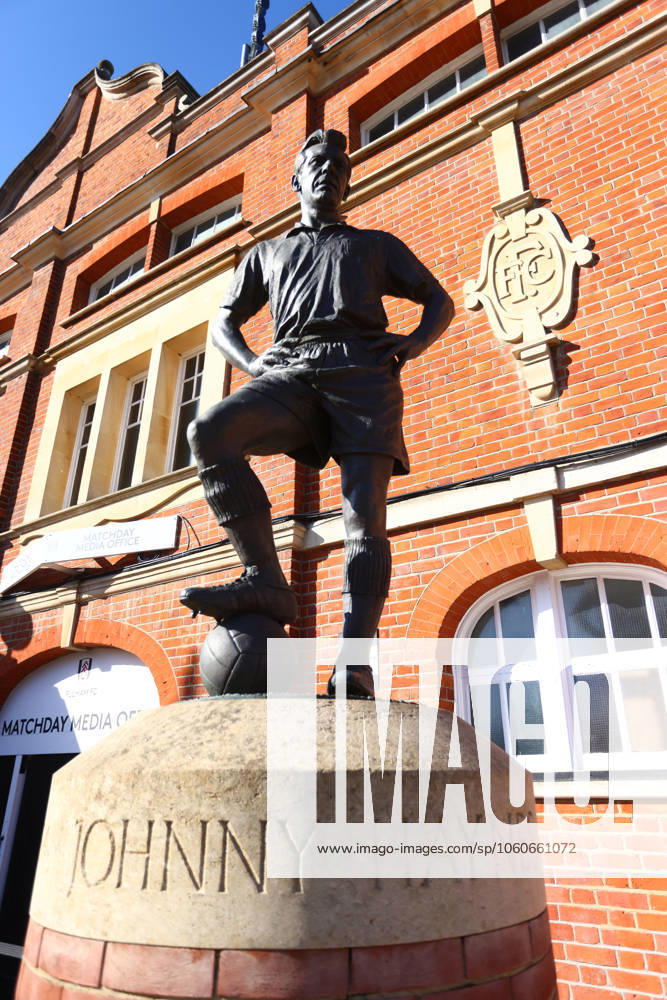 Fulham v Liverpool, English Premier League, Craven Cottage, Football, London, UK - 06 Apr 2025 The statue of Fulham Legend Jenny Haynes at Craven Cottage ahead of the Premier League game between Fulham and Liverpool London Craven Cottage London GBR, UK NEWSPAPERS OUT