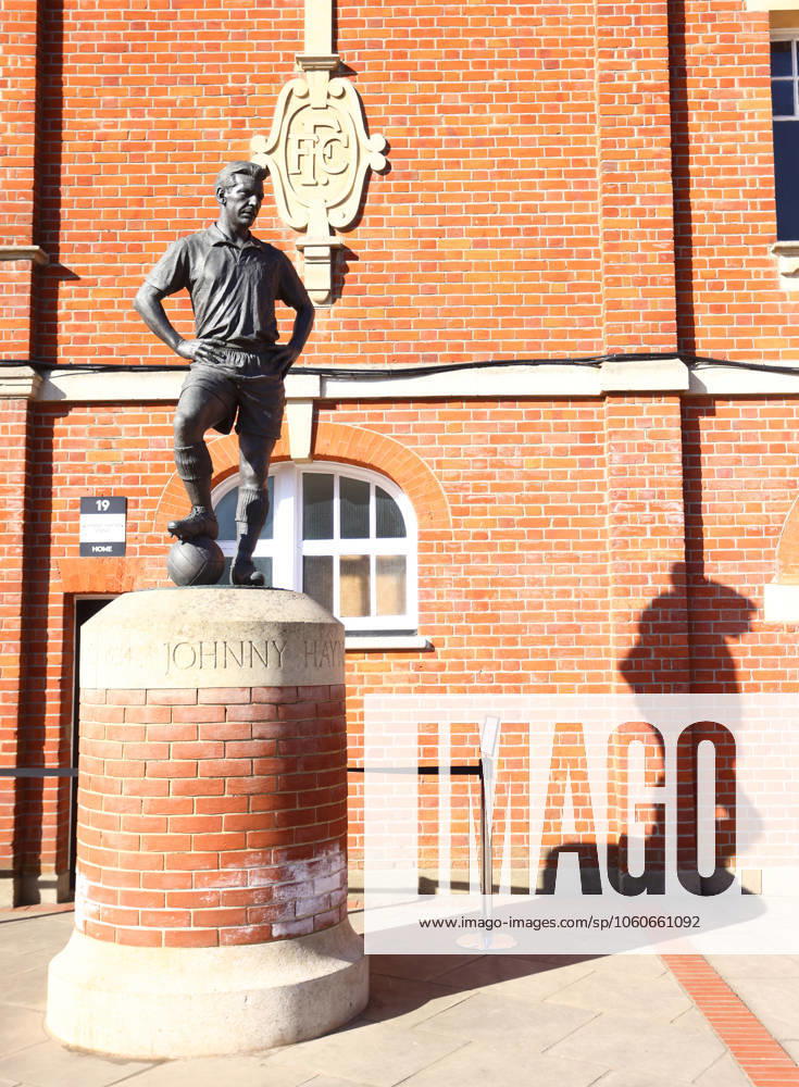 Fulham v Liverpool, English Premier League, Craven Cottage, Football, London, UK - 06 Apr 2025 The statue of Fulham Legend Jenny Haynes casts a shadow on Craven Cottage ahead of the Premier League game between Fulham and Liverpool London Craven Cottage London GBR, UK NEWSPAPERS OUT