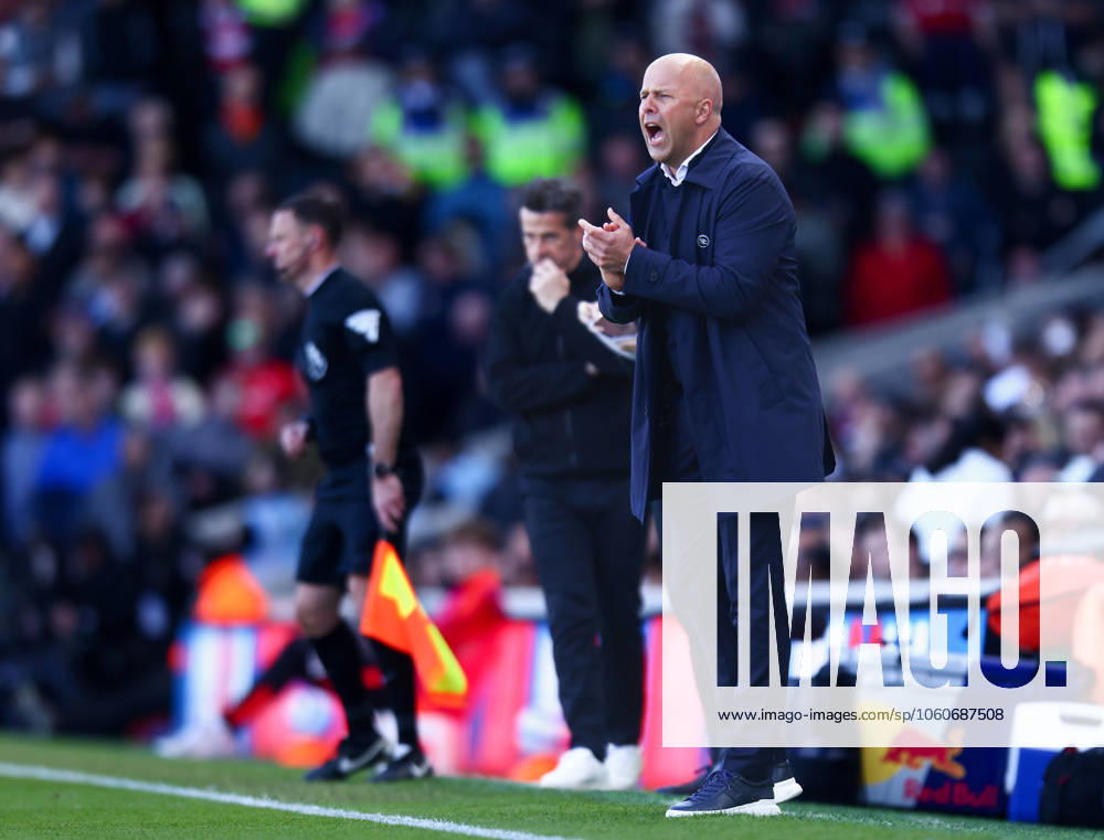 Fulham v Liverpool, English Premier League, Craven Cottage, Football, London, UK - 06 Apr 2025 Liverpool Manager Arne Slot gives instructions from his technical during the Premier League away game at Fulham London Craven Cottage London GBR, UK NEWSPAPERS OUT