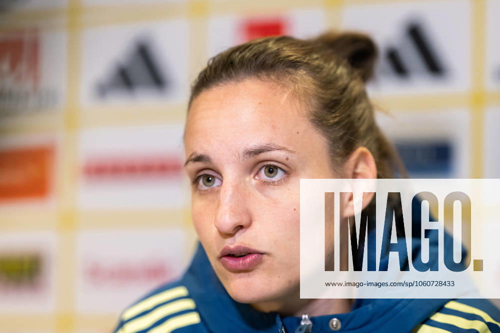 Nathalie Björn of the Swedish women s national football team is being interviewed after a training session on April 7, 2025 in Gothenburg Photo Mathias Bergeld BILDBYRAN kod MB MB1126 fotboll football soccer fotball nations league uefa womens nations league träning practice training sverige sweden dam bbeng intervju interview