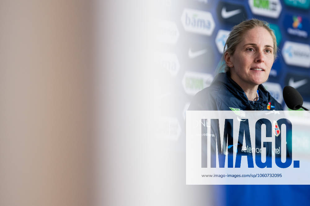 Head coach Gemma Grainger of the Norwegian women s national football team during a press conference on April 7, 2025 in Oslo Photo Vegard Grott BILDBYRAN kod VG VG0748 bbeng fotboll football soccer fotball norge norway women dam nations league press conference pressekonferanse