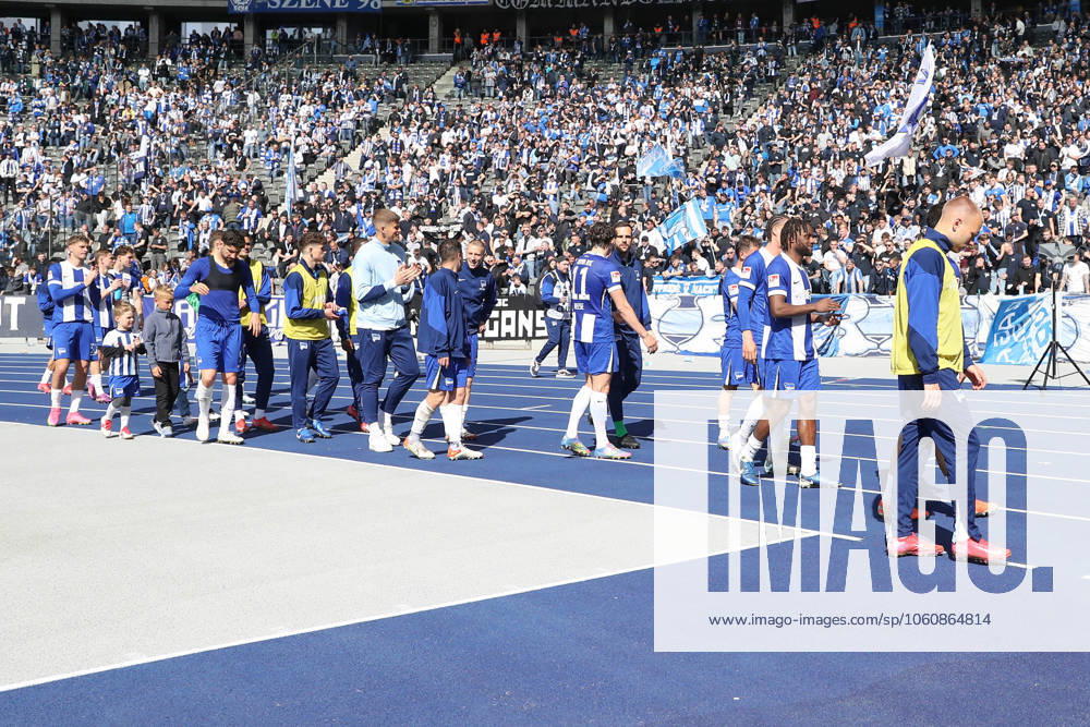 Fussball 2 Bundesliga, Hertha BSC Berlin SV Darmstadt 98, v l Hertha enttaeuscht, schaut enttaeuscht, niedergeschlagen, disappointed Berlin