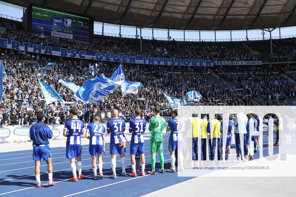 Fussball 2 Bundesliga, Hertha BSC Berlin SV Darmstadt 98, v l Hertha enttaeuscht, schaut enttaeuscht, niedergeschlagen, disappointed Berlin