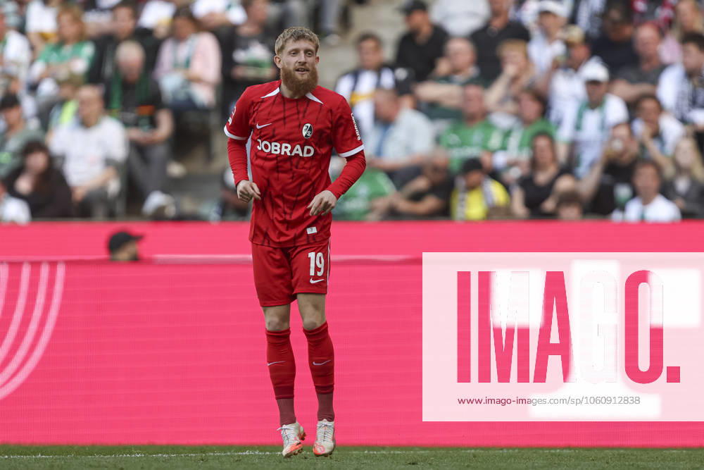 Jan Niklas Beste SC Freiburg looks on during the Bundesliga 1 match between Borussia Mönchengladbach and SC Freiburg, Stadium in Borussia Park on April 12, 2025 in Mönchengladbach, Germany Photo by Oliver Kaelke DeFodi Images Jan Niklas Beste SC Freiburg looks on during the Bundesliga match between Borussia Mönchengladbach and SC Freiburg at Stadium in Borussia Park on April 12, 2025 in Mönchengladbach, Germany Photo by Oliver Kaelke DeFodi Images DFL regulations prohibit any use of photographs as image sequences and or quasi video Photo by Oliver Kaelke DeFodi Images