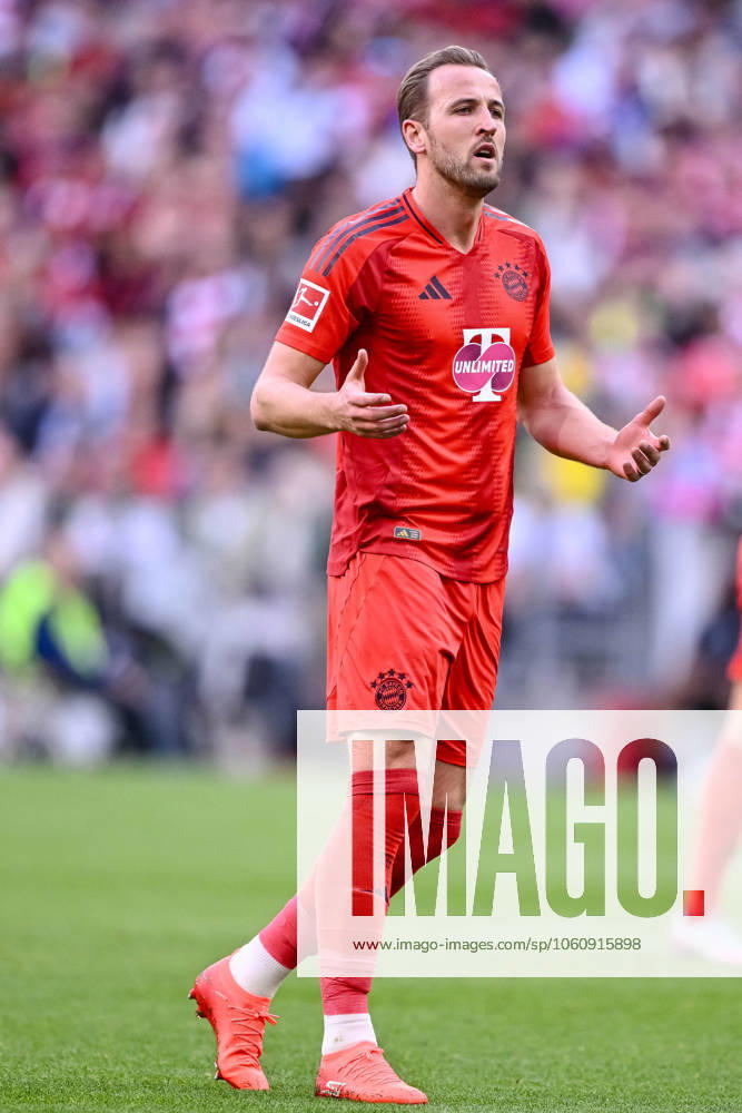 Harry Kane FC Bayern Muenchen gestures, gestures during the Bundesliga match between FC Bayern München and Borussia Dortmund, Allianz Arena on April 12, 2025 in Munich, Germany Photo by Harry Langer DeFodi Images Harry Kane FC Bayern Muenchen gestures during the Bundesliga match between FC Bayern München and Borussia Dortmund at Allianz Arena on April 12, 2025 in Munich, Germany Photo by Harry Langer DeFodi Images DFL regulations prohibit any use of photographs as image sequences and or quasi video Photo by Harry Langer DeFodi Images DFL regulations prohibit any use of photographs as image sequences and or quasi video