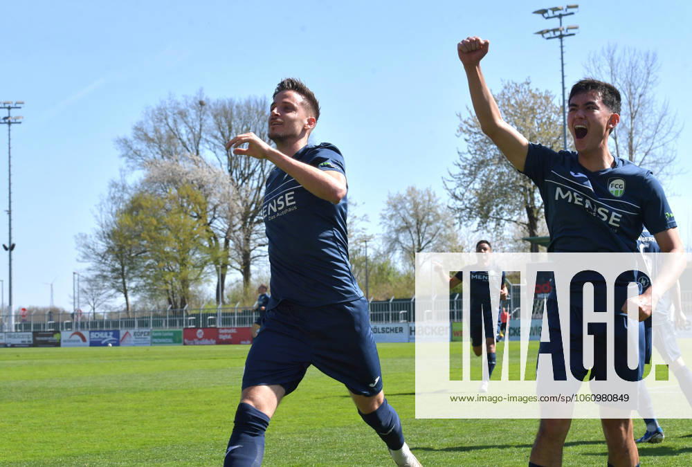 GER, Soccer, Regionalliga West, Season 2024 2025, Matchday 29, Häcker Wiehenstadion, Rödinghausen SC Rödinghausen FC Gütersloh 1 4 Goal Cheering FC Gütersloh Goal scorer Patrik Twardzik and Sandro Reyes all FC Gütersloh, v L , action, single picture, cross, facial expression, gesture, cheer, cheer, joy, rejoice