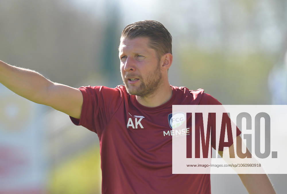 GER, Soccer, Regionalliga West, Season 2024 2025, Matchday 29, Häcker Wiehenstadion, Rödinghausen SC Rödinghausen FC Gütersloh 1 4 Andre Kording Co Coach FC Gütersloh , Action, Single image, Landscape, Facial expression, Gestures, Co Coach, Assistant Coach