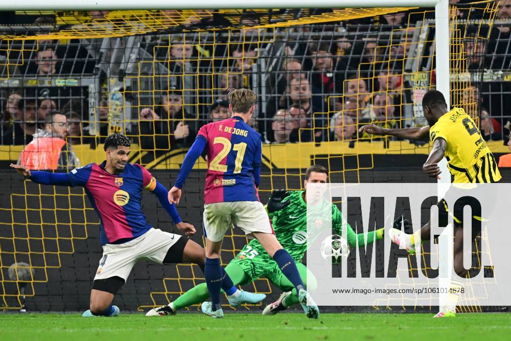 DORTMUND - Sehrou Guirassy of Borussia Dortmund scores his hat trick during the quarterfinal Champions League match between Borussia Dortmund and FC Barcelona, Barca at Signal Iduna Park stadium on April 15, 2025 in Dortmund, Germany. ANP Hollandse Hoogte Borussia Dortmund v FC Barcelona 2024 25 ANPxSportx xGerritxvanxKeulenxIVx 524606536 originalFilename: 524606536