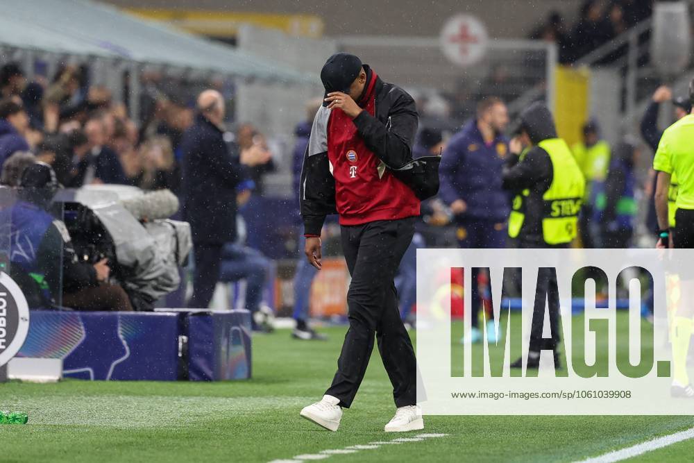 Disappointment for head coach Vincent Kompany FC Bayern Muenchen after the goal for 2 1, Inter Milan vs FC Bayern Muenchen, football, Champions League, quarter-final, second leg, 16 04 2025 Milan Lombardy Italy