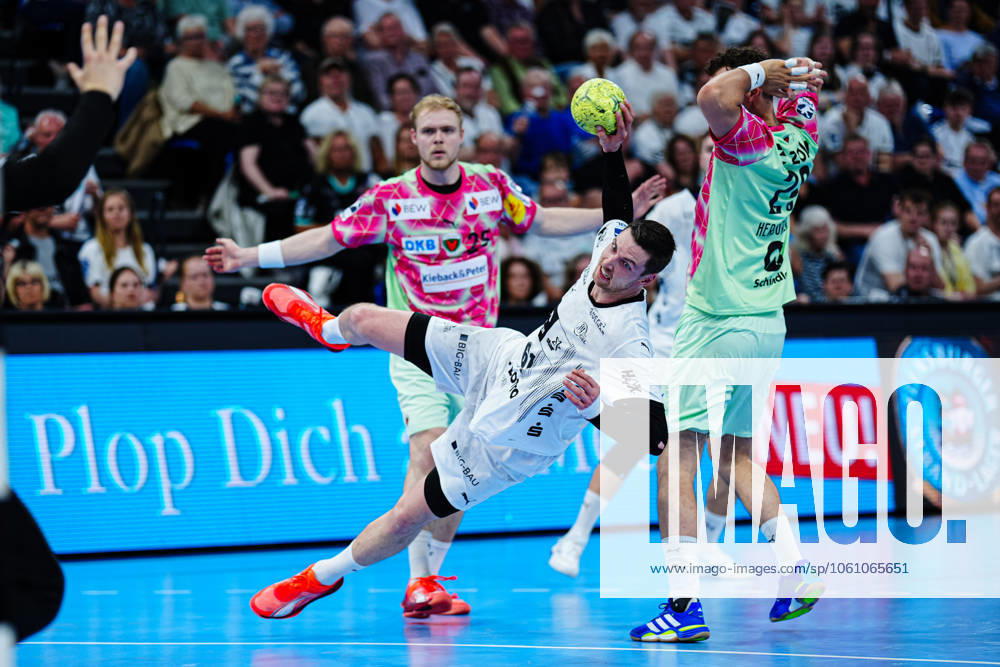 Throw Goal Hendrik Pekeler THW Kiel, 61 GER, THW Kiel vs Fuechse Berlin, Handball, Bundesliga, Matchday, 27, Season 2024 2025, 16 04 2025 GER, THW Kiel vs Fuechse Berlin, Handball, Bundesliga, Matchday, 27, Season 2024 2025, 16 04 2025 Kiel
