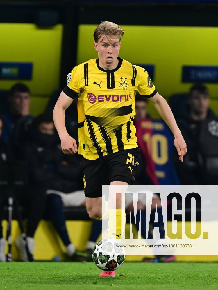 DORTMUND - Daniel Svensson of Borussia Dortmund during the quarterfinal Champions League match between Borussia Dortmund and FC Barcelona, Barca at Signal Iduna Park stadium on April 15, 2025 in Dortmund, Germany. ANP Hollandse Hoogte Borussia Dortmund v FC Barcelona 2024 25 ANPxSportx xGerritxvanxKeulenxIVx 524787091 originalFilename: 524787091