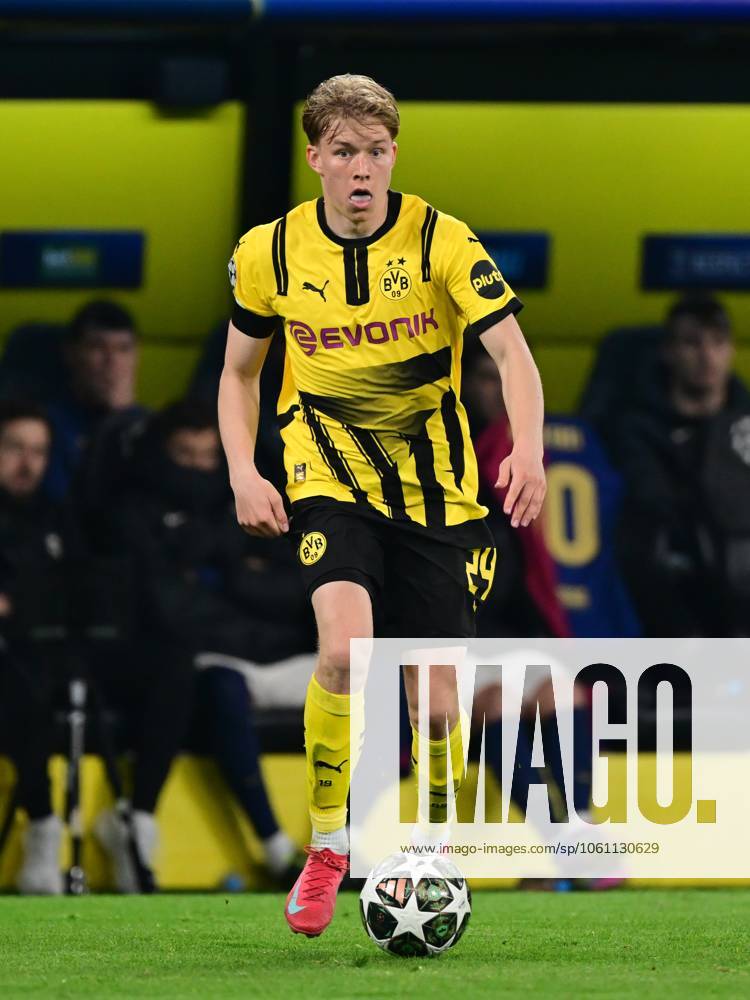 DORTMUND - Daniel Svensson of Borussia Dortmund during the quarterfinal Champions League match between Borussia Dortmund and FC Barcelona, Barca at Signal Iduna Park stadium on April 15, 2025 in Dortmund, Germany. ANP Hollandse Hoogte Borussia Dortmund v FC Barcelona 2024 25 ANPxSportx xGerritxvanxKeulenxIVx 524787094 originalFilename: 524787094