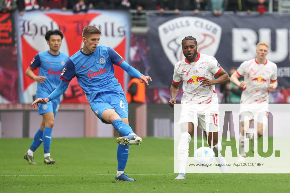Soccer 1 Bundesliga, RB Leipzig Holstein Kiel, v l Marko Ivezic Kiel, 16 , Ridle Baku Leipzig, 17 Leipzig