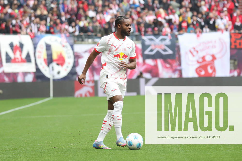 Fußball 1 Bundesliga, RB Leipzig Holstein Kiel, v l Ridle Baku Leipzig, 17 Freisteller, Einzelbild, Ganzkoerper, single frame Leipzig