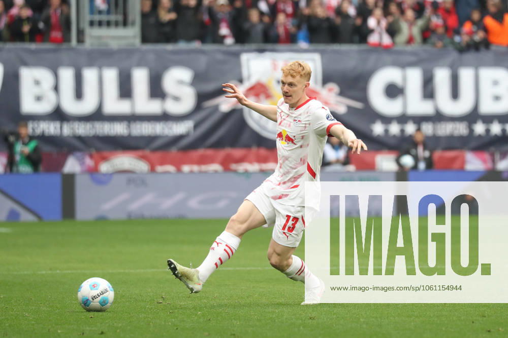 Fußball 1 Bundesliga, RB Leipzig Holstein Kiel, v l Nicolas Seiwald Leipzig, 13 Freisteller, Einzelbild, Ganzkoerper, single frame Leipzig