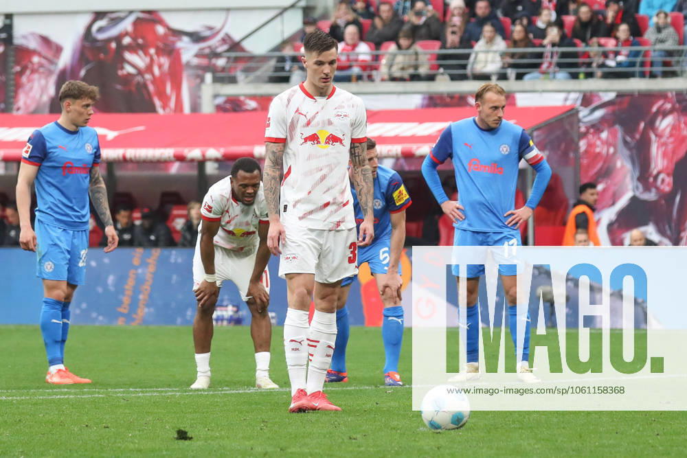 Fussball 1 Bundesliga, RB Leipzig Holstein Kiel, v l Benjamin Sesko Leipzig, 30 scores from the penalty spot to 1 1 Leipzig