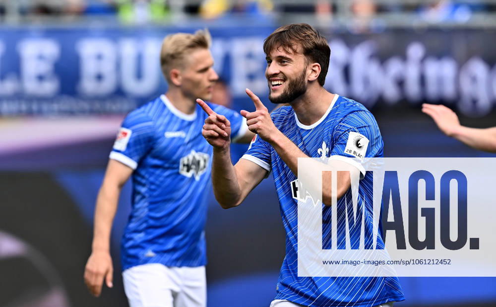 Fußball 2 Bundesliga, SV Darmstadt 98 Hannover 96 v l Torschuetze Torschütze Killian Corredor SV Darmstadt 98 Torjubel, Jubel, Goal celebration, celebrate the goal zum 2 1 jubelnd bejubelt jubelt jubeln Jubel Licensing of this image to and or by SV Darmstadt 1898 e V and subsidiaries is not permitted No release of or sale to SV Darmstadt 1898 e V Darmstadt