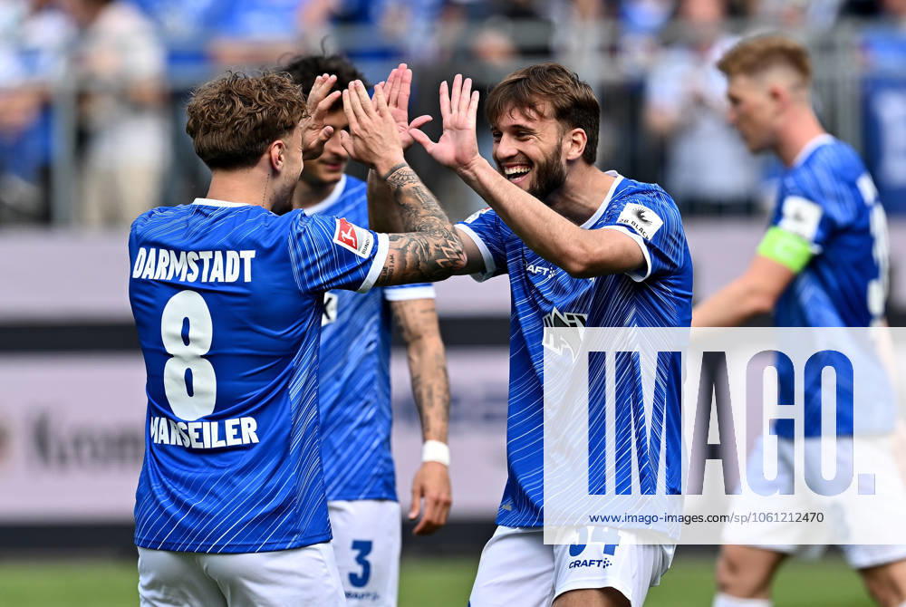 Fußball 2 Bundesliga, SV Darmstadt 98 Hannover 96 v l Luca Marseiler SV Darmstadt 98 , Torschuetze Torschütze Killian Corredor SV Darmstadt 98 Torjubel, Jubel, Goal celebration, celebrate the goal zum 2 1 jubelnd bejubelt jubelt jubeln Jubel Licensing of this image to and or by SV Darmstadt 1898 e V and subsidiaries is not permitted No release of or sale to SV Darmstadt 1898 e V Darmstadt