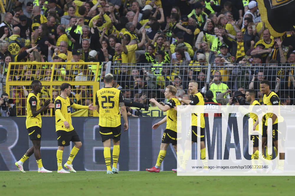 Daniel Svensson Borussia Dortmund celebrates after scoring his team s third goal with teammates during the Bundesliga match between Borussia Dortmund and Borussia Mönchengladbach, SIGNAL IDUNA PARK on April 20, 2025 in Dortmund, Germany, Germany Photo by Oliver Kaelke DeFodi Images Daniel Svensson Borussia Dortmund celebrates after scoring his team s third goal with teammates during the Bundesliga match between Borussia Dortmund and Borussia Mönchengladbach at Signal Iduna Park on April 20, 2025 in Dortmund, Germany Photo by Oliver Kaelke DeFodi Images DFL regulations prohibit any use of photographs as image sequences and or quasi video Photo by Oliver Kaelke DeFodi Images