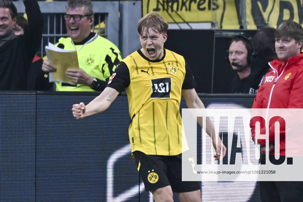 Daniel Svensson Dortmund 24 cheers after scoring 3 1 20 04 2025 Soccer Borussia Dortmund vs Borussia Moenchengladbach, Signal Iduna Park, Dortmund, DFB DFL REGULATIONS PROHIBIT ANY USE OF PHOTOGRAPHS AS IMAGE SEQUENCES AND OR QUASI VIDEO