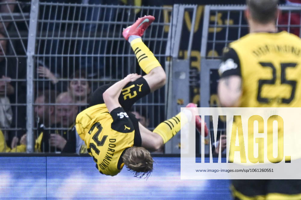 Daniel Svensson Dortmund 24 celebrates after scoring the 3 1 goal with a somersault 20 04 2025 Football Borussia Dortmund vs Borussia Moenchengladbach, Signal Iduna Park, Dortmund, DFB DFL REGULATIONS PROHIBIT ANY USE OF PHOTOGRAPHS AS IMAGE SEQUENCES AND OR QUASI VIDEO