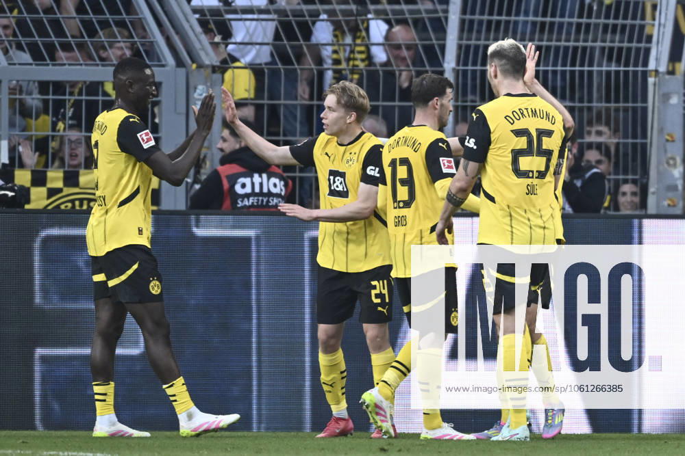 Daniel Svensson Dortmund 24 celebrates after scoring the 3 1 goal with Serhou Guirassy Dortmund 9 20 04 2025 Football Borussia Dortmund vs Borussia Moenchengladbach, Signal Iduna Park, Dortmund, DFB DFL REGULATIONS PROHIBIT ANY USE OF PHOTOGRAPHS AS IMAGE SEQUENCES AND OR QUASI VIDEO