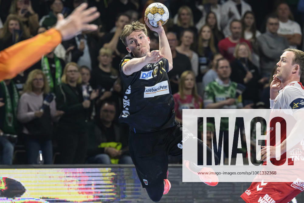 In the picture from l Nils Lichtlein Fuechse Berlin, 17 , duel, action, fight, fights for the ball, GER, Berlin, handball, Fuechse Berlin vs Aalborg Handbold, HF Champions League, in the Max Schmeling Halle, 24 04 2025,