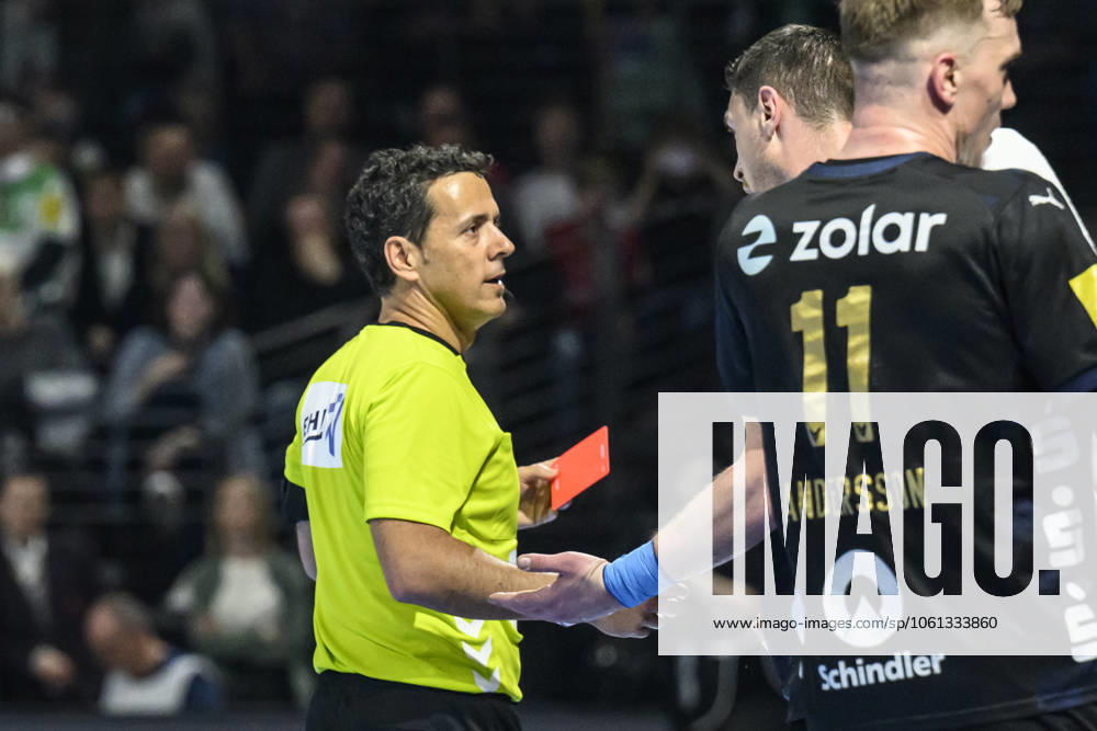 In the picture from l Mijajlo Marsenic Fuechse Berlin, 93 , gets, sees red, GER, Berlin, Handball, Fuechse Berlin vs Aalborg Handbold, HF Champions League, in the Max Schmeling Halle, 24 04 2025,