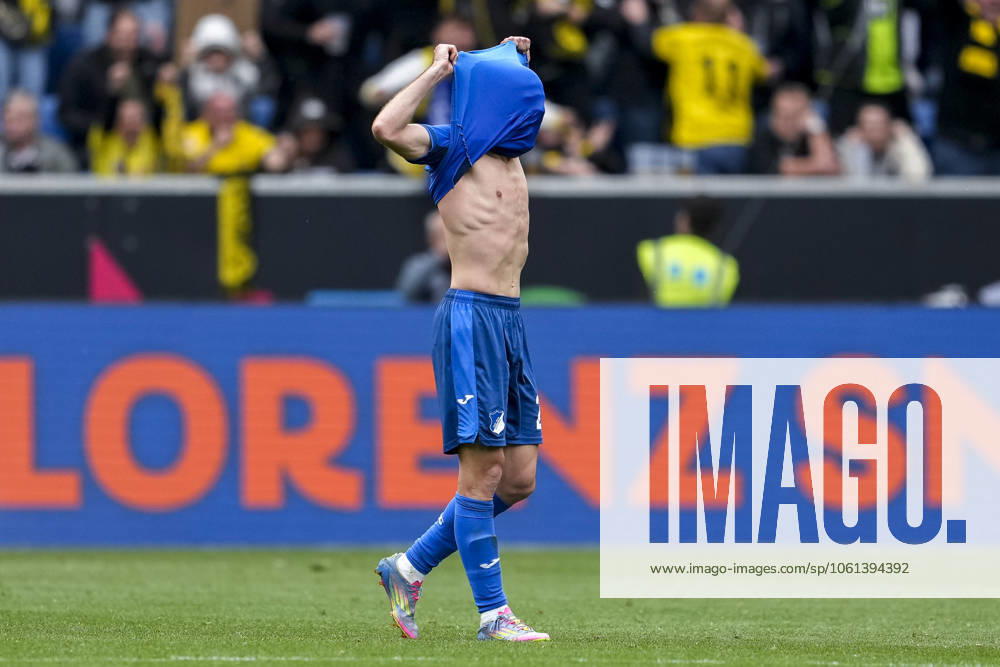 Andrej Kramaric Hoffenheim, 27 , TSG 1899 Hoffenheim player, cropped image, full body, single image, single photo, action, action, looking disappointed, disappointment, frustration, disappointed, pessimistic, after the conceded goal to 2 3, match scene, 26 04 2025, Sinsheim Germany , Soccer, Bundesliga, TSG 1899 Hoffenheim Borussia Dortmund, DFB DFL REGULATIONS PROHIBIT ANY USE OF PHOTOGRAPHS AS IMAGE SEQUENCES AND OR QUASI VIDEO