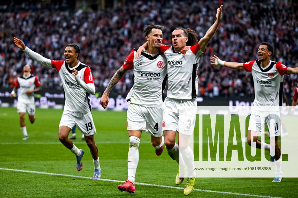 Robin Koch Eintracht Frankfurt, 04 and Arthur Theate Eintracht Frankfurt, 03 celebrate the goal for 4-0, behind them Jean Matteo Bahoya Eintracht Frankfurt, 19 and Hugo Ekitike Eintracht Frankfurt, 11 , GER, Eintracht Frankfurt vs RB Leipzig, Soccer, 1 Bundesliga, 31 Spieltag, Saison 2024 2025, 26 04 2025 DFL REGULATIONS PROHIBIT ANY USE OF PHOTOGRAPHS as IMAGE SEQUENCES and or QUASI VIDEO GER, Eintracht Frankfurt vs RB Leipzig, Football, 1 Bundesliga, 31 Spieltag, Saison 2024 2025, 26 04 2025 Frankfurt am Main