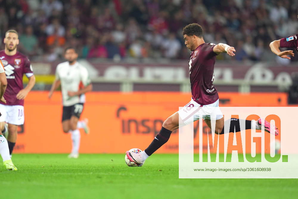 Torino’s Che Adams during the Serie A soccer match between Fc Torino and Venezia at Olympic Stadium in Turin , North Italy - , Friday, May 02, 2025 . - Soccer