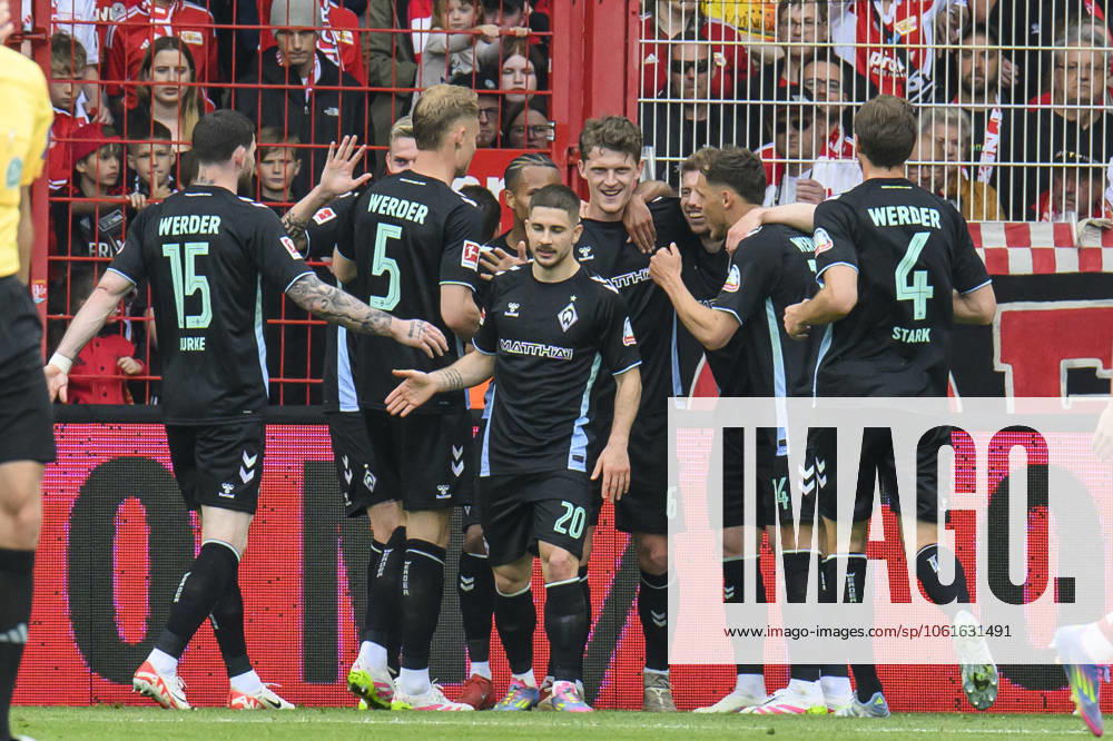 In the picture from l goal, hit, jubilation, goal celebration, joy, enthusiasm, celebrates, after 2 0, GER, Berlin, 1 FC Union Berlin vs SV Werder Bremen, 1 Bundesliga, football, DFB, season 2024 2025, Alte Foersterei, matchday, DFB DFL REGULATIONS PROHIBIT ANY USE OF PHOTOGRAPHS AS IMAGE SEQUENCES AND OR QUASI VIDEO