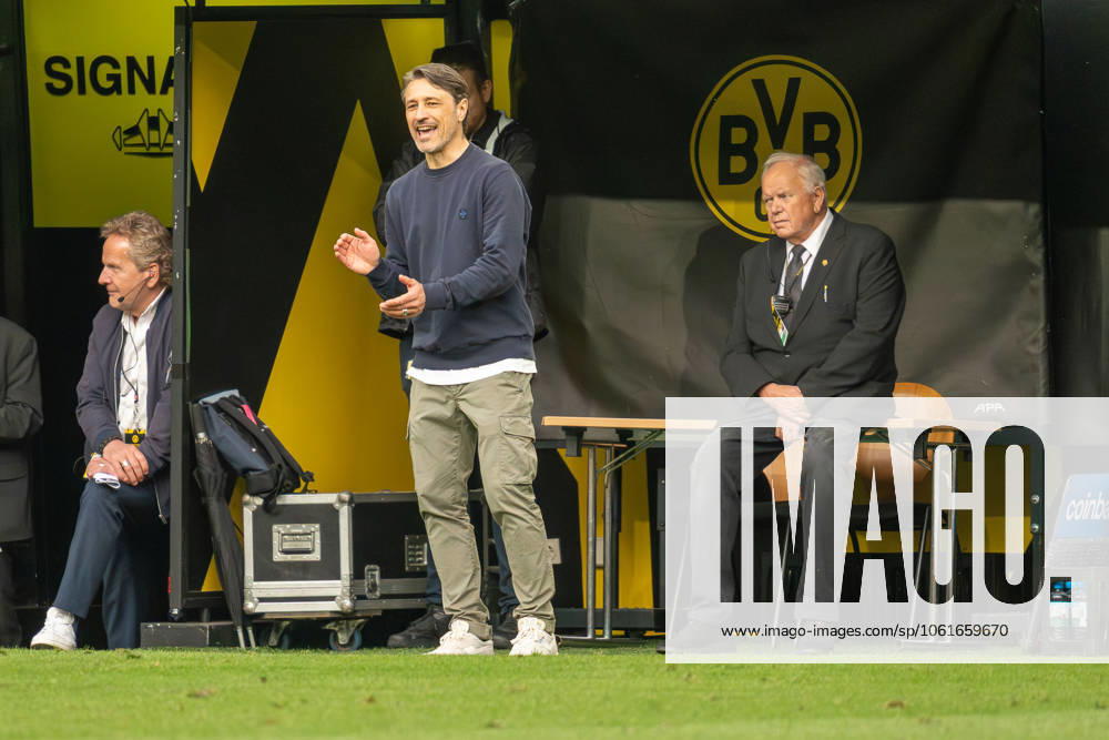 Niko Kovac Borussia Dortmund 09, head coach claps on the sidelines, GER BVB Borussia Dortmund 09 vs VfL Wolfsburg, Football, Bundesliga, Matchday 32, Season 2024 2025, 03 05 2025 DFB DFL REGULATIONS PROHIBIT ANY USE OF PHOTOGRAPHS AS IMAGE SEQUENCES AND OR QUASI VIDEO, GER BVB Borussia Dortmund 09 vs VfL Wolfsburg, Football, Bundesliga, Matchday 32, Season 2024 2025, 03 05 2025 Dortmund
