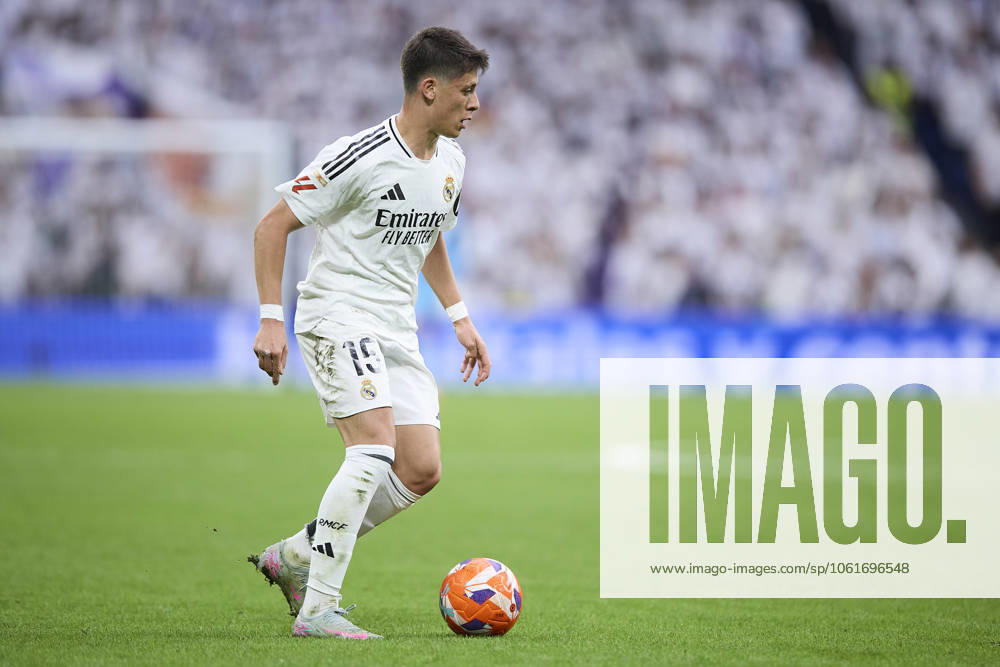 Arda Guller Real Madrid CF controls the ball during the LaLiga match between Real Madrid and RC Celta at Santiago BernabÃ u on May 4, 2025 in Madrid, Spain Photo by Manu Reino DeFodi Images